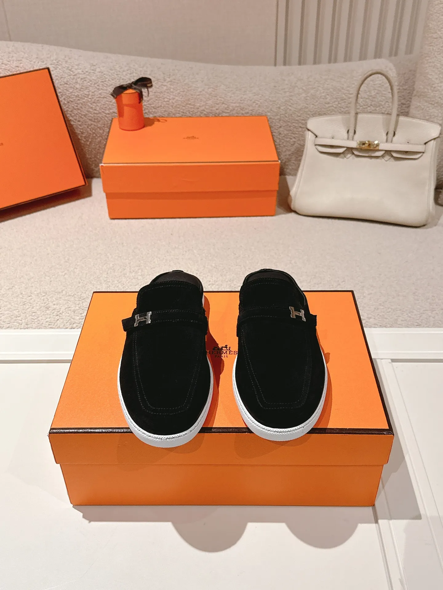 Men's men's shoes 💰560💰 Hermes 25ss new autumn and winter loafers, British retro design, classic and durable! Original reverse mold last, the ultimate 1:1 shape. Fabric: Cow suede/calfskin Lining: Imported sheepskin lining Outsole: Open-molded rubber sole Size: 35-45